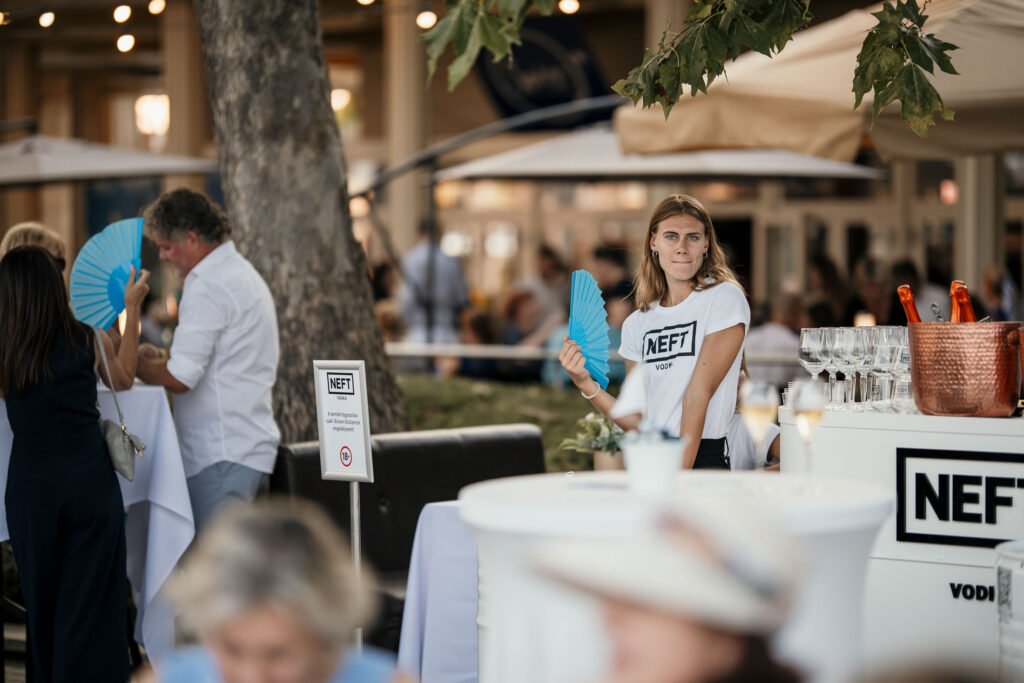 Eredményváró party