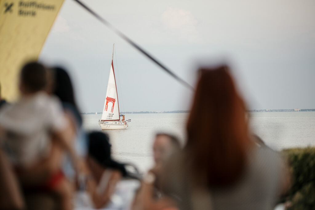 Eredményváró party