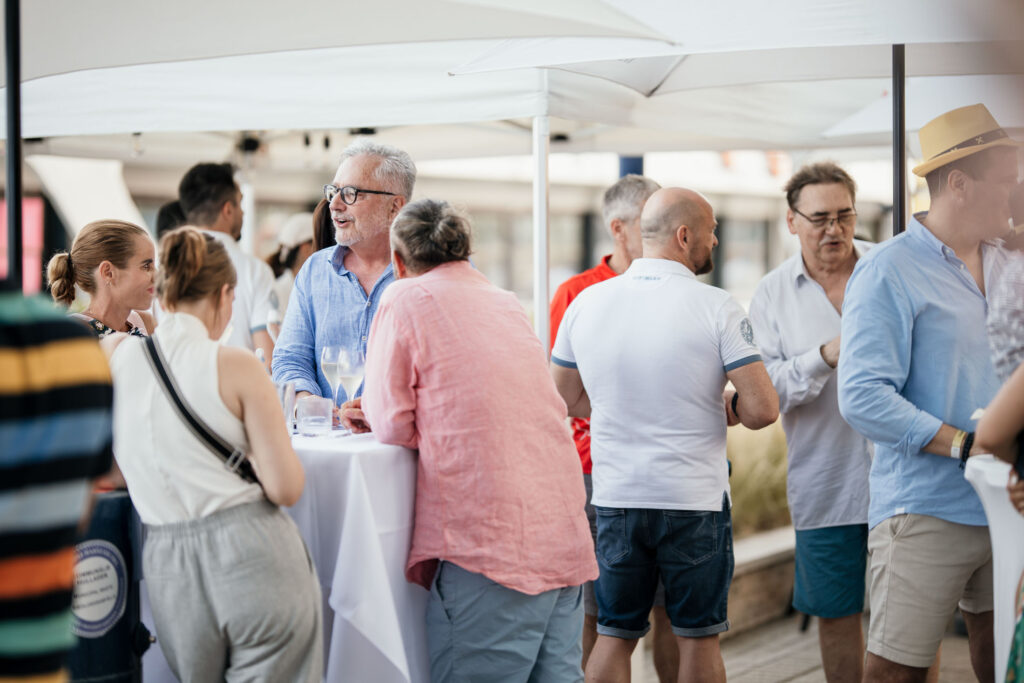 Eredményváró party