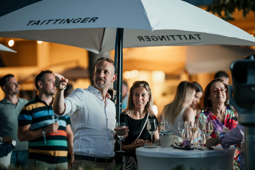 Eredményváró party